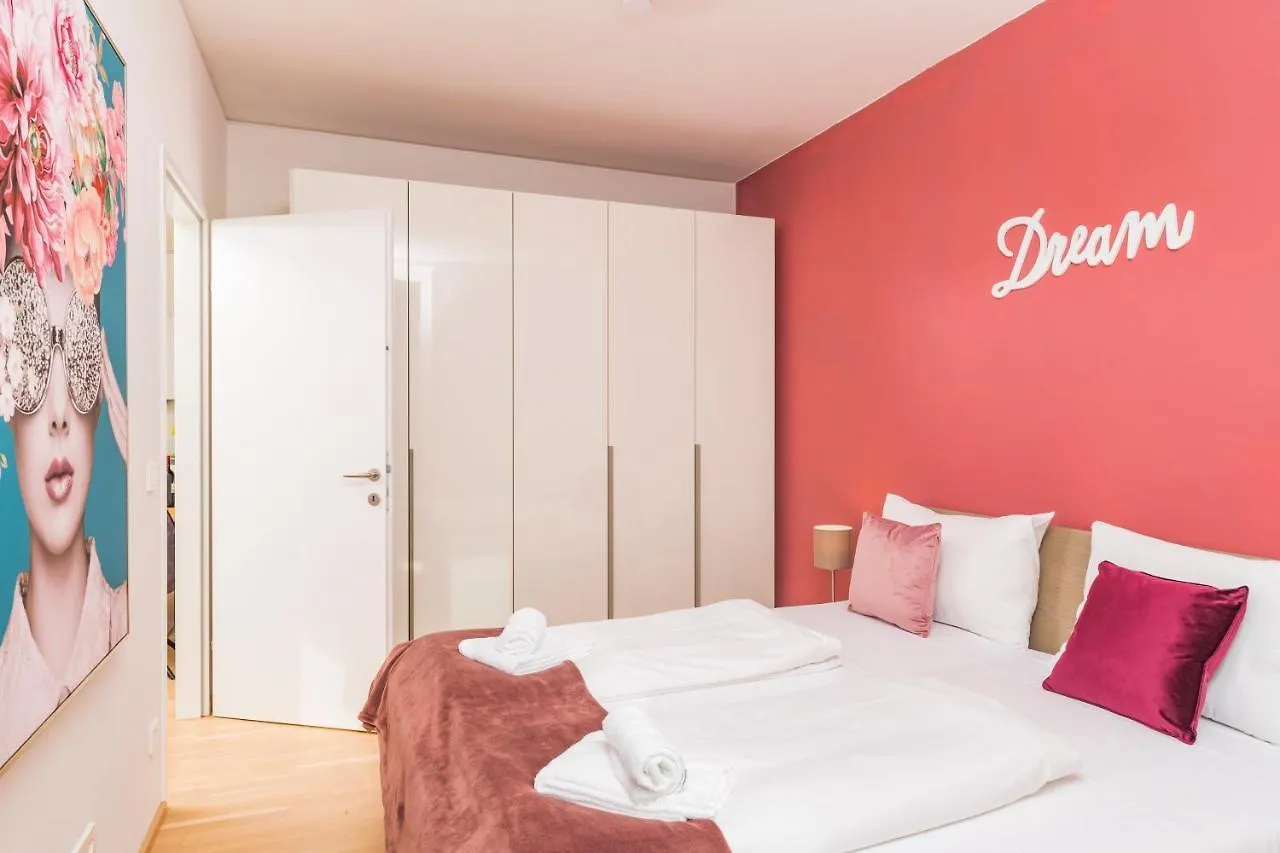 Triiiple Tower Dream Apartments With Rooftop-Summer-Pool Вена