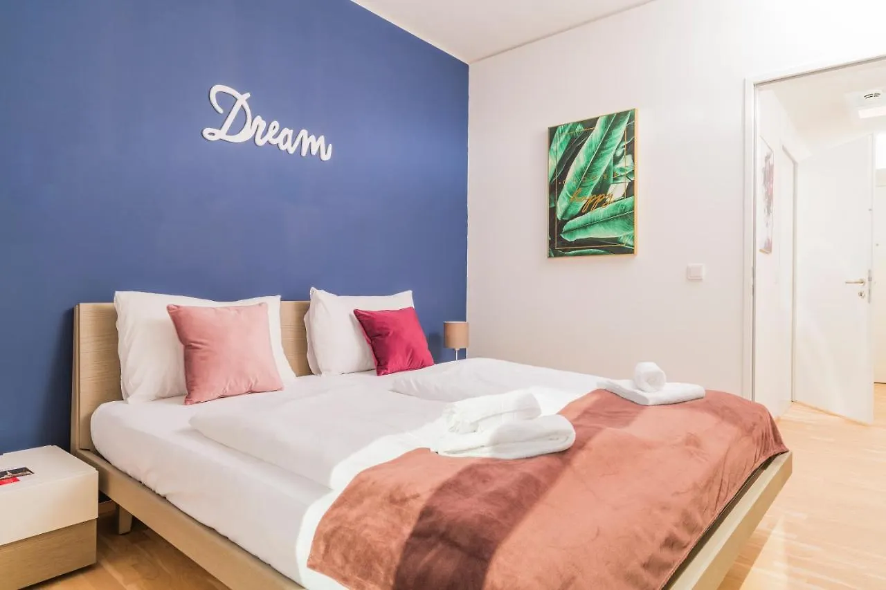 Triiiple Tower Dream Apartments With Rooftop-Summer-Pool Vienne